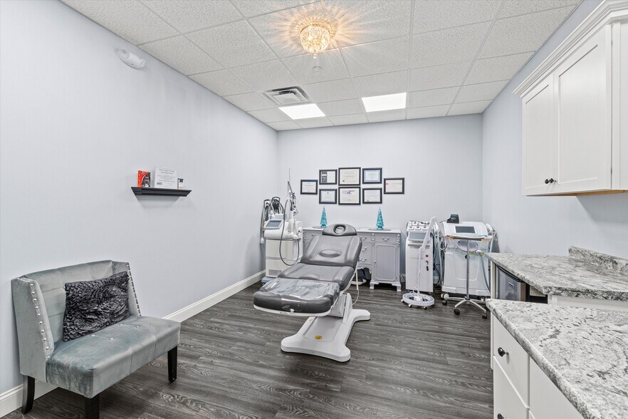 More Photos Of 1794 Bridge St, Dracut Storefront For Sale