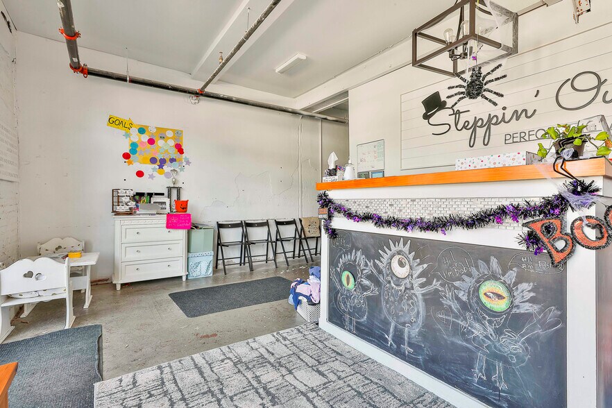 More Photos Of 34-36 Madison St, Newnan Storefront For Lease