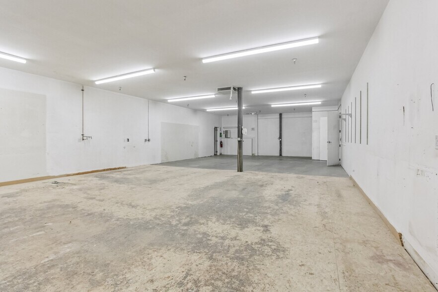 More Photos Of 405 S Pierce Ave, Louisville Warehouse For Lease