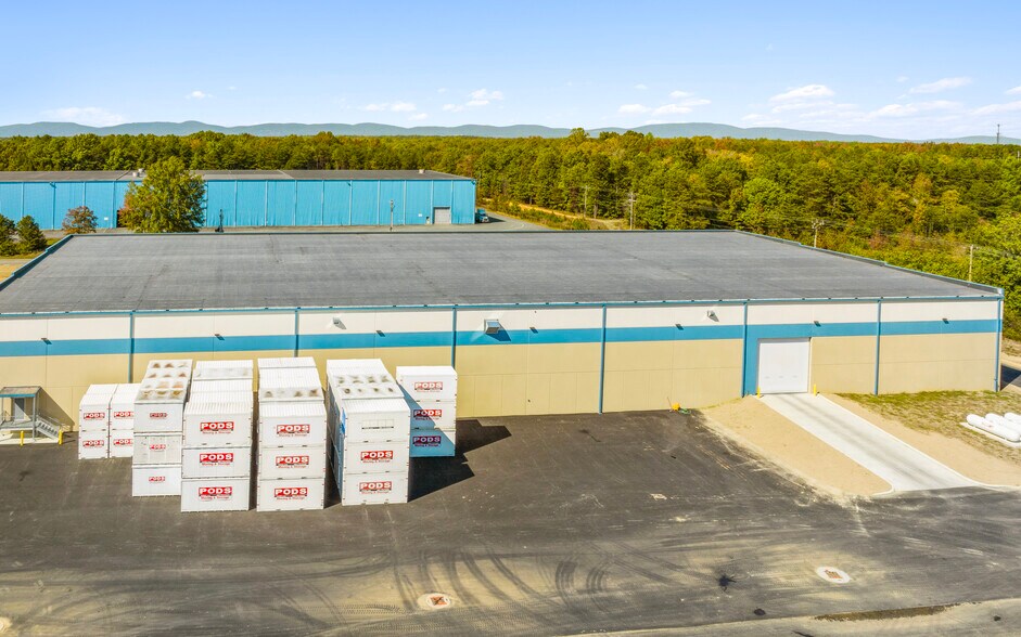 More Photos Of 122 Edgecomb Rd, Troy Warehouse For Lease