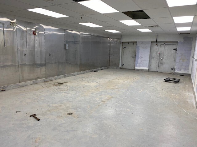 More Photos Of 323 Main St, Saugus Storefront For Lease