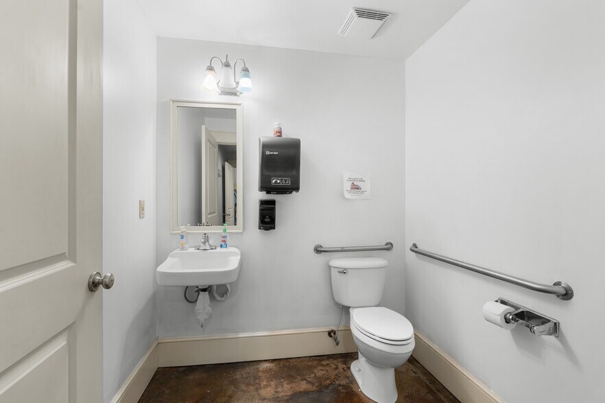 More Photos Of 939 N Magnolia Ave, Ocala Freestanding For Sale