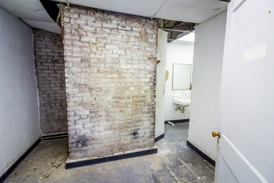 More Photos Of 3800-3812 Euclid Ave, Cleveland Light Manufacturing For Lease