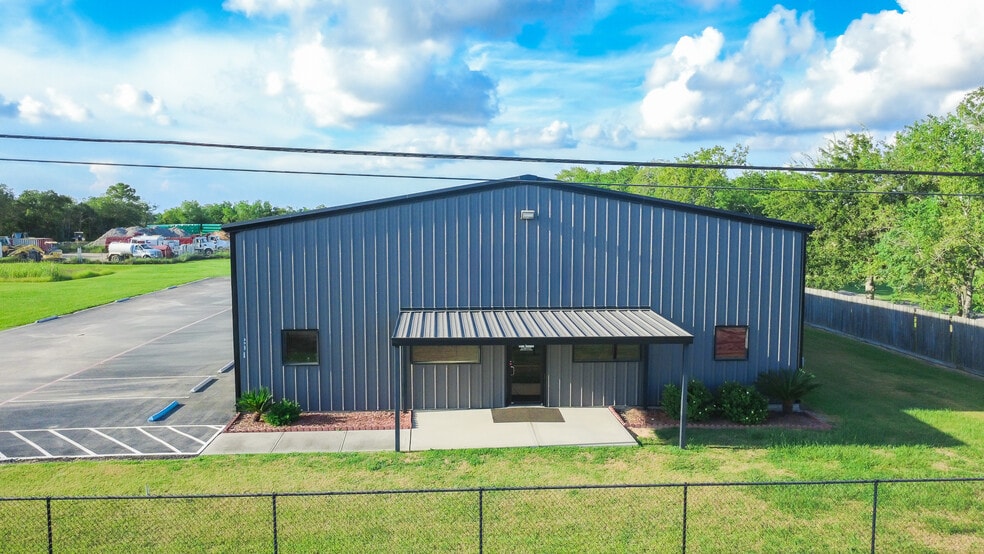 More Photos Of 1201 Steele Rd, Alvin Industrial For Sale