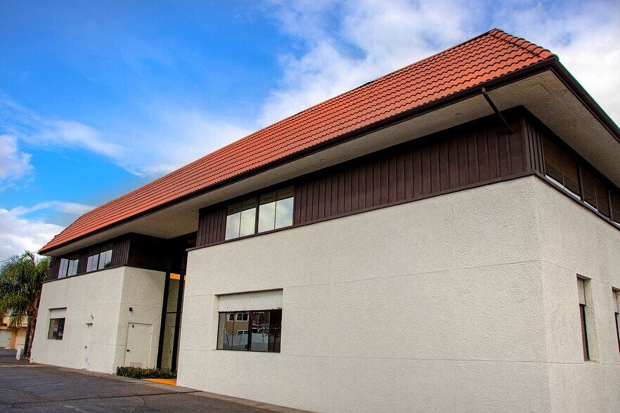 More Photos Of 23928 Lyons Ave, Santa Clarita Medical For Lease