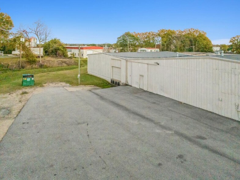 More Photos Of 1021 Rogers St, Laurel Freestanding For Sale