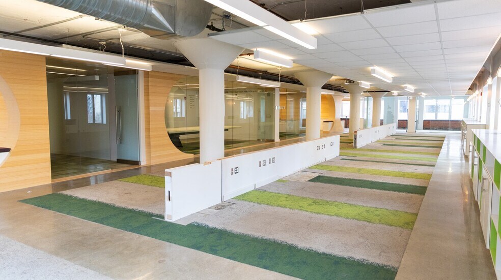 More Photos Of 1528-1530 Woodward Ave, Detroit Office For Lease