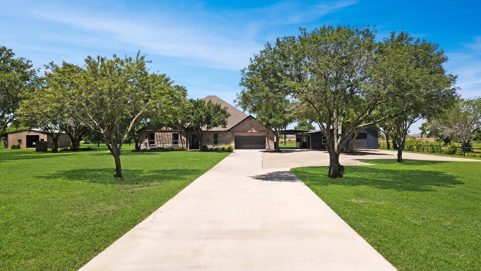 More Photos Of 10511 W Hidden Lake Ln, Richmond Specialty For Sale