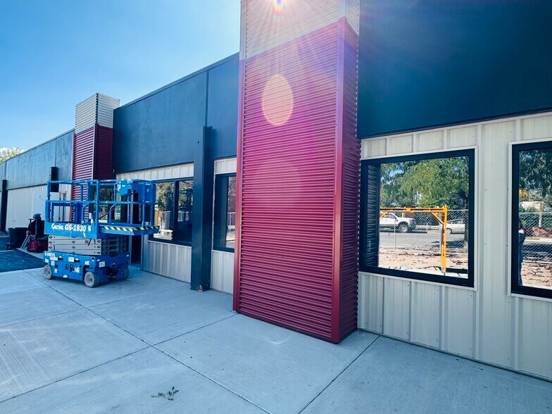 Primary Photo Of 201 S 6th St, Grand Junction General Retail For Lease