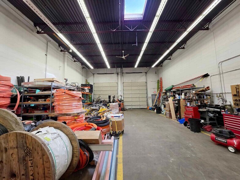 More Photos Of 6870 Palm Ave, Burnaby Warehouse For Sale