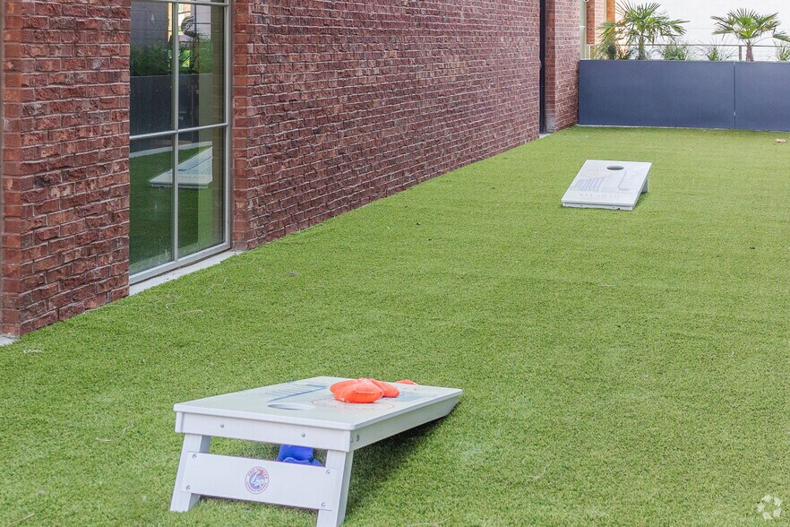 More Photos Of 55 Romney St, Charleston Apartments For Lease