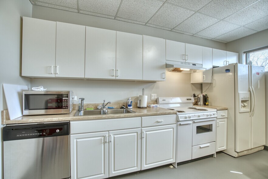 More Photos Of 1110 Boston Ave, Longmont Research And Development For Sale
