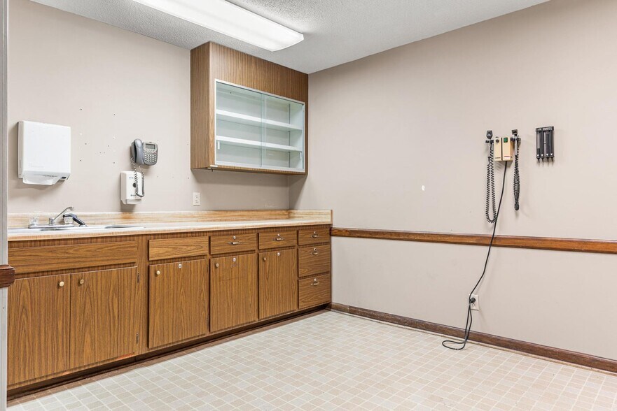 More Photos Of 450 North St, Bamberg Medical For Sale