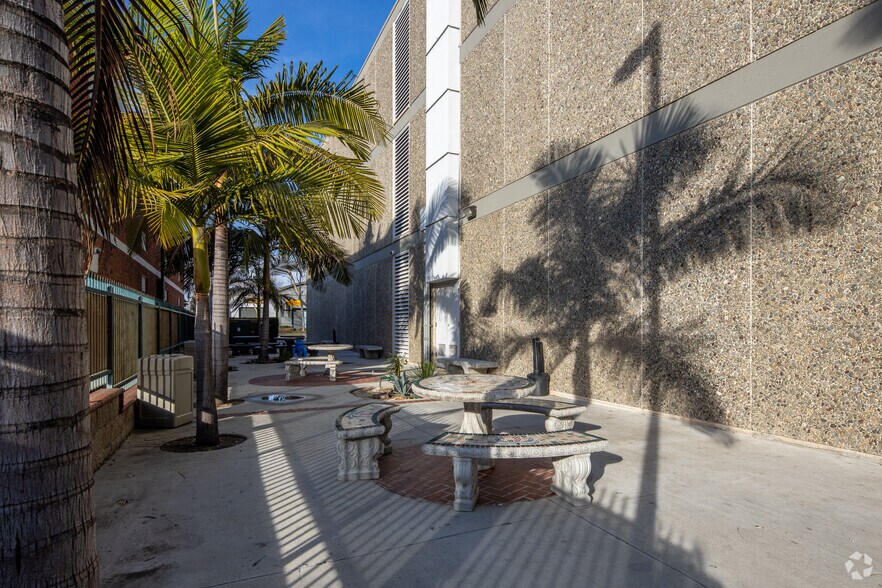 More Photos Of 1950 E 17th St, Santa Ana Office For Lease