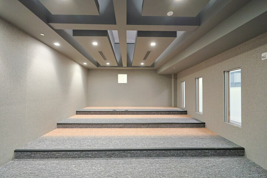 More Photos Of 4130 Cahuenga Blvd, Toluca Lake Office For Sale