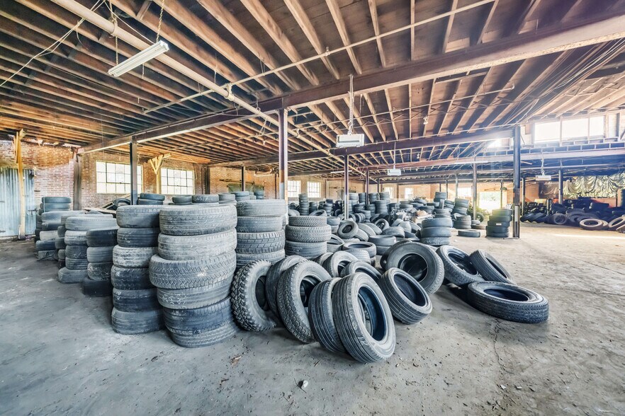 More Photos Of 305 W Trigg Ave, Memphis Warehouse For Sale