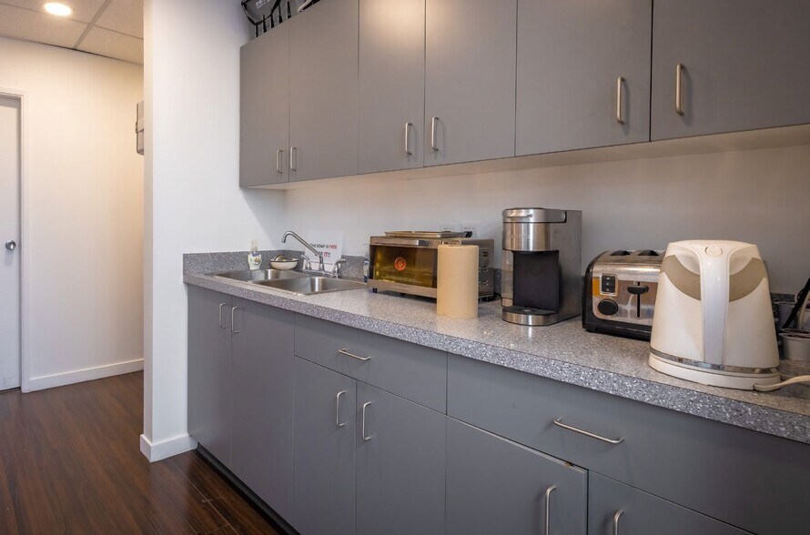 More Photos Of 61-63 Glacier St, Coquitlam Warehouse For Sale
