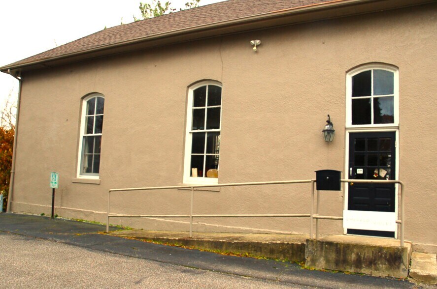 More Photos Of 9722 Columbia Rd, Olmsted Falls Flex For Sale