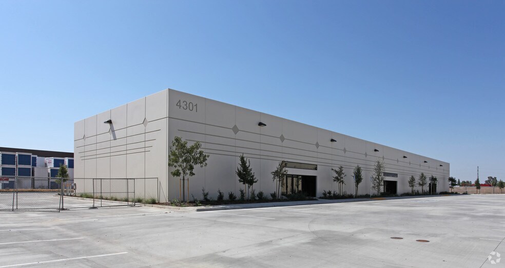 More Photos Of 4301 Resnik Ct, Bakersfield Warehouse For Lease