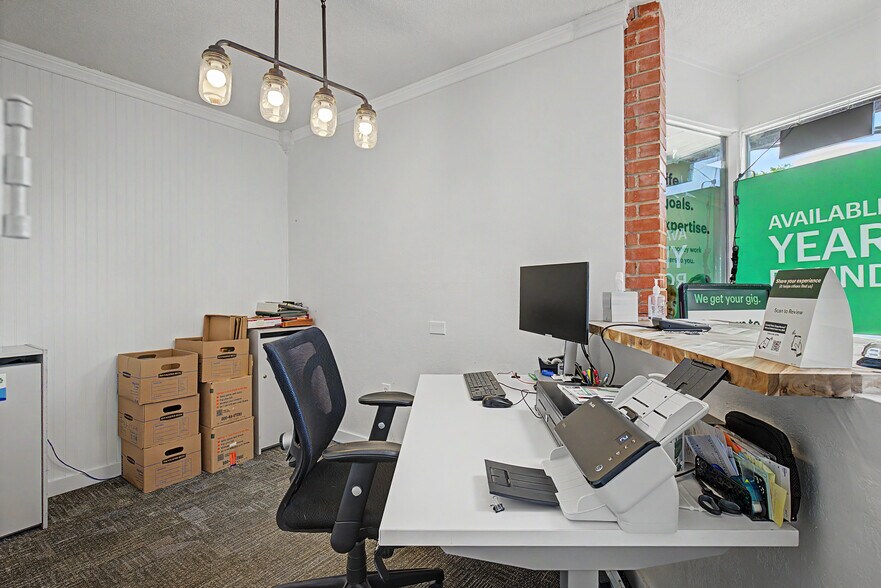 More Photos Of 1614 Holland St, Houston Office For Sale