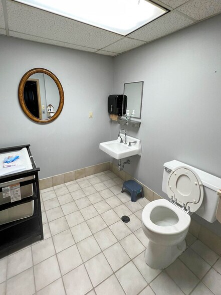 More Photos Of 496 Old Route 66, Saint Robert Office For Lease