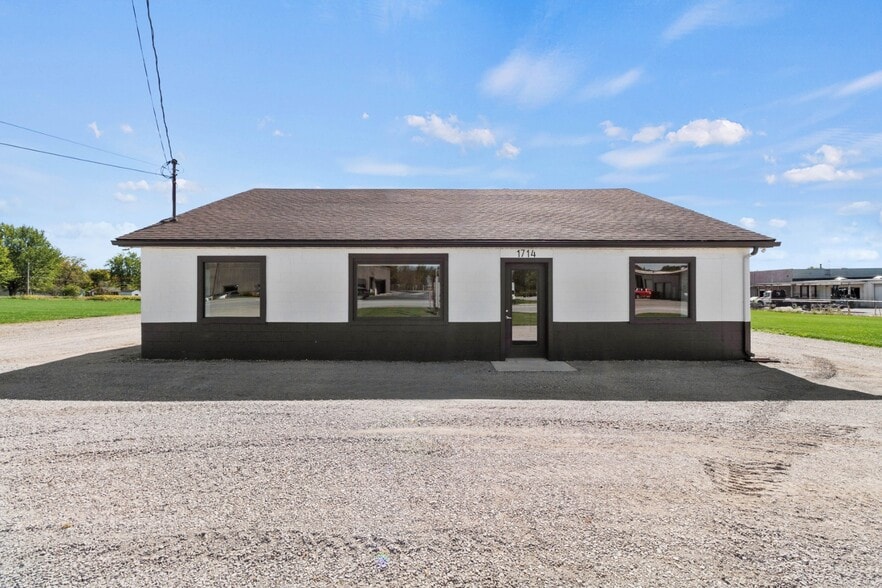 More Photos Of 1712-1714 Findlay Rd, Lima Office For Lease