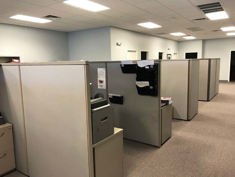 More Photos Of 8010 25th Ct E, Sarasota Industrial For Lease