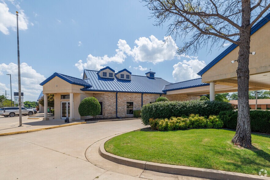 More Photos Of 650 S Cherokee St, Catoosa Medical For Lease