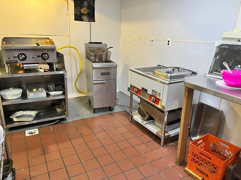 More Photos Of 1267 Elk Grove Rd, Benton Restaurant For Sale