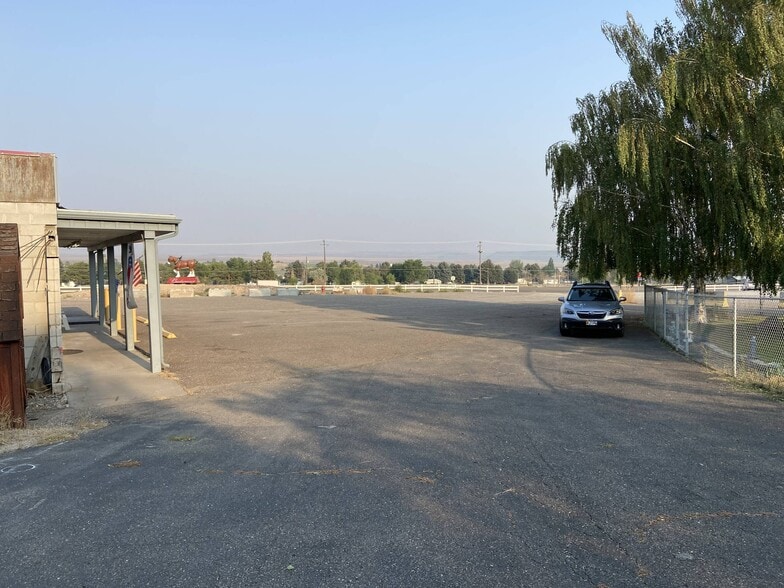 More Photos Of 810 HWY 93, Jackpot Convenience Store For Sale