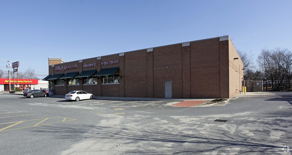 More Photos Of 100 E Main St, Webster Drugstore For Lease