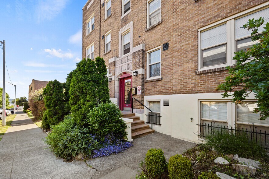 More Photos Of , Seattle Multifamily For Sale