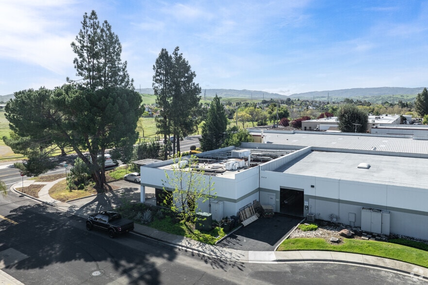 More Photos Of 5981 Graham Ct, Livermore Distribution For Sale