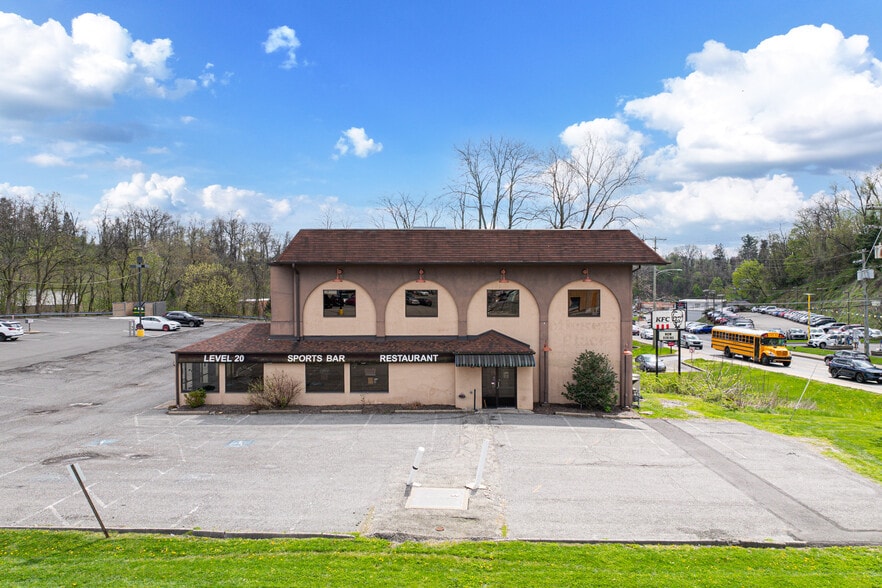 More Photos Of 1033 Mayfair Dr, Bethel Park Freestanding For Sale