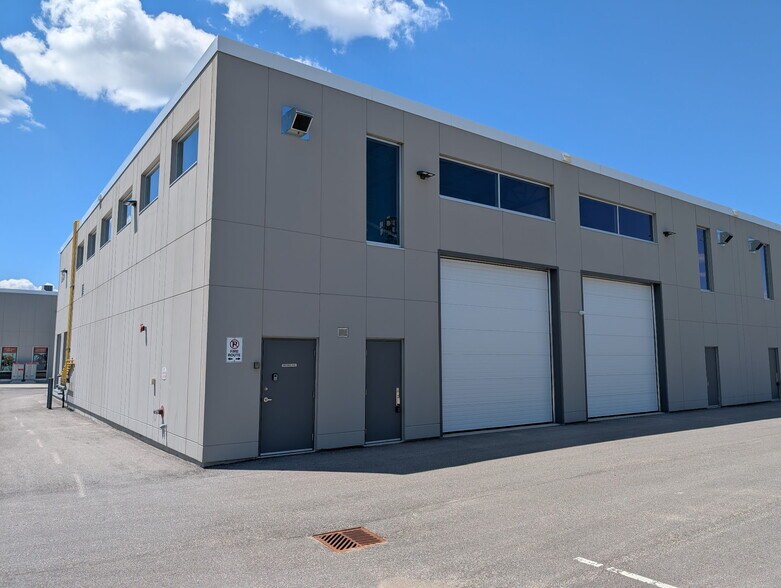 More Photos Of 241 King St, Barrie Unknown For Lease