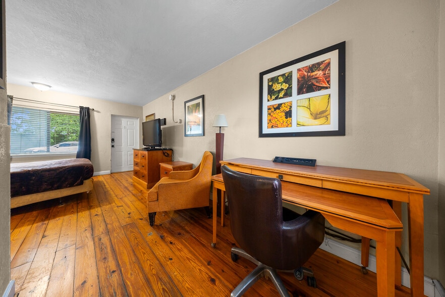 More Photos Of 2210 S Pine Ave, Ocala Hotel For Sale