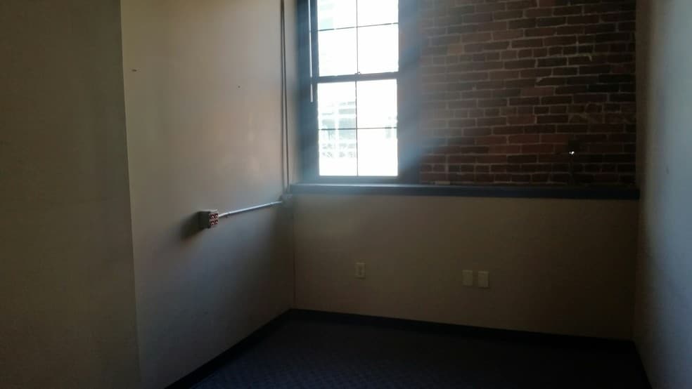 More Photos Of 31 S Main St, Concord General Retail For Sale