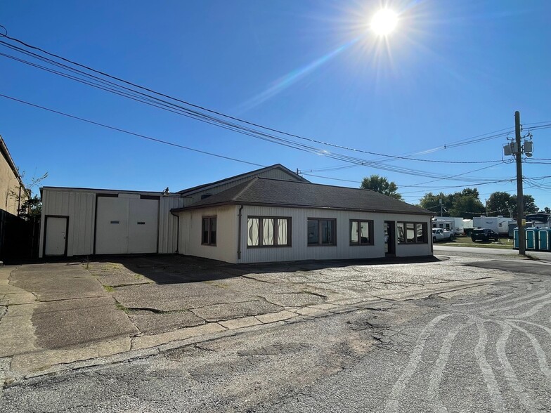 Primary Photo Of 105 N 9th Ave, Evansville Warehouse For Sale