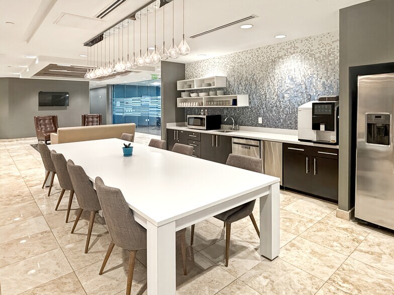 More Photos Of 7251 W Lake Mead Blvd, Las Vegas Coworking Space