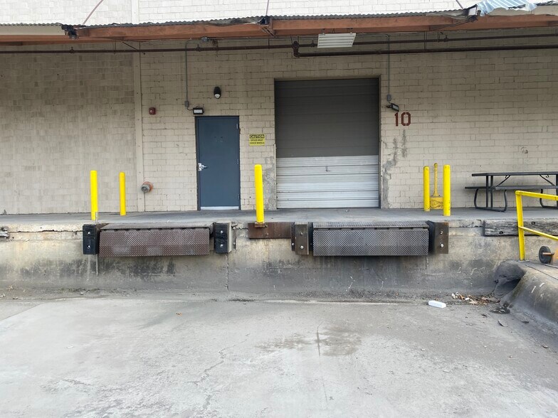More Photos Of 5524 E 12th St, Tulsa Warehouse For Sale