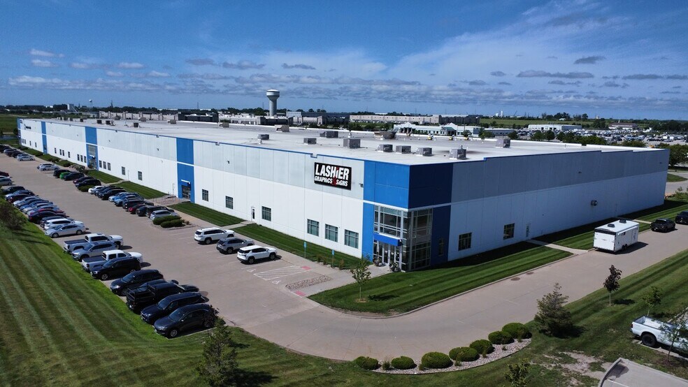 More Photos Of 1601 SE Gateway Dr, Grimes Warehouse For Lease