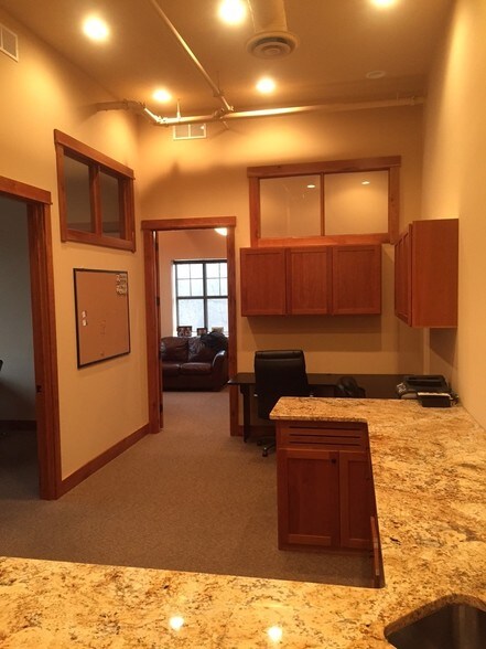 More Photos Of 8646 Eagle Creek Cir, Savage Office For Lease