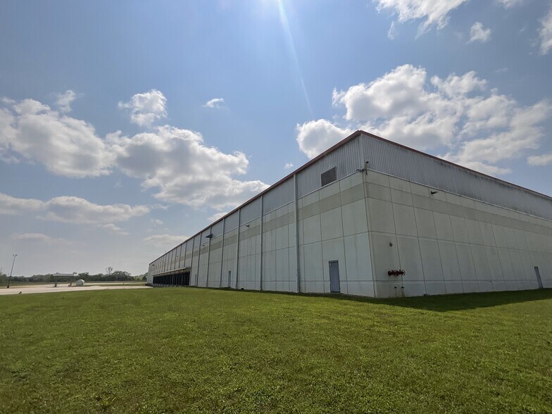 More Photos Of 4805 Campbell Dr, Fort Scott Warehouse For Sale