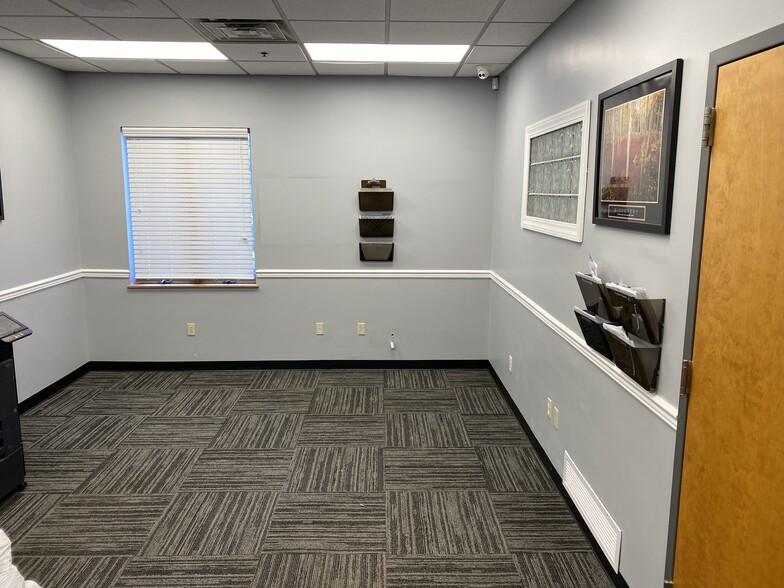 More Photos Of 6 Wesley Ct, Middletown Office For Lease