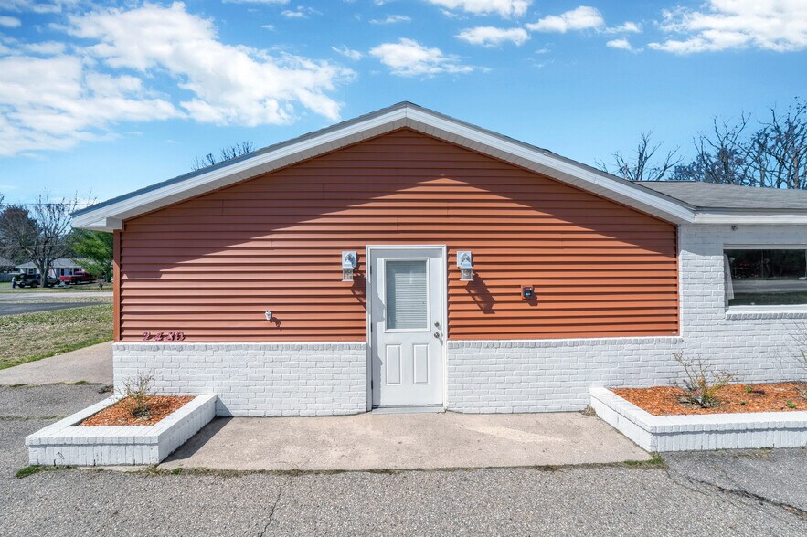 More Photos Of 2665 J Maddy Pky, Interlochen Storefront For Sale