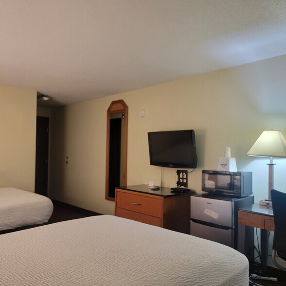 More Photos Of 3040 5th Ave S, Fort Dodge Hotel For Sale