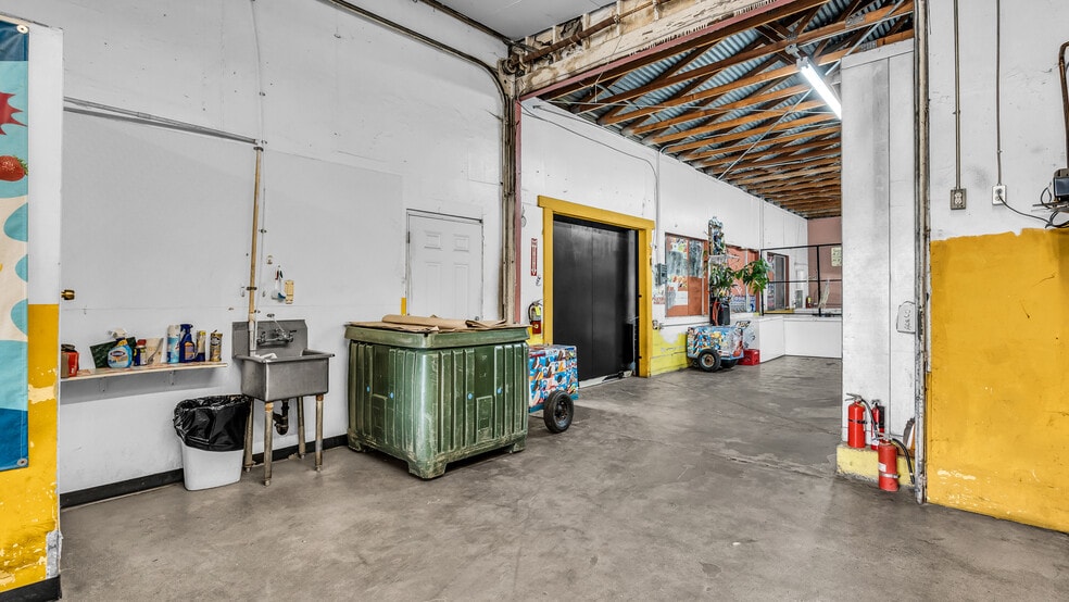 More Photos Of 909 53rd Ave, Oakland Warehouse For Sale