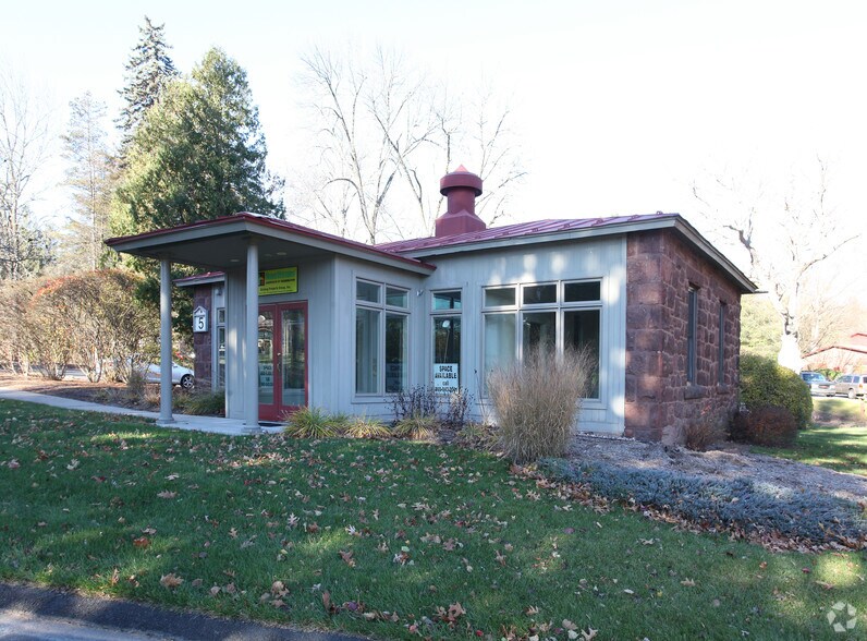 More Photos Of 21 Ensign Dr, Avon Unknown For Lease