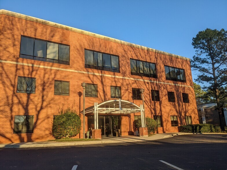 More Photos Of 8024 Glenwood Ave, Raleigh Coworking Space
