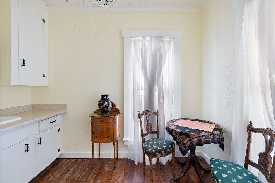 More Photos Of 201 Nugent Ave ave, Johnson City Hotel For Sale